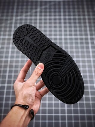 200 AJ1 Low 36-46 Half (6).jpg