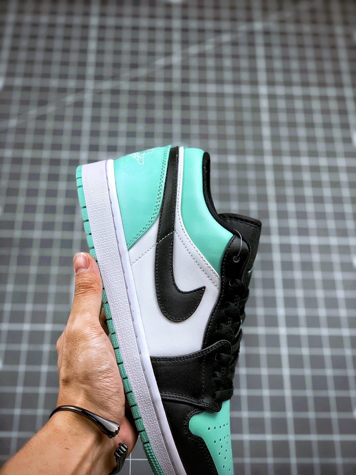 200 AJ1 Low 36-46 Half (20).jpg