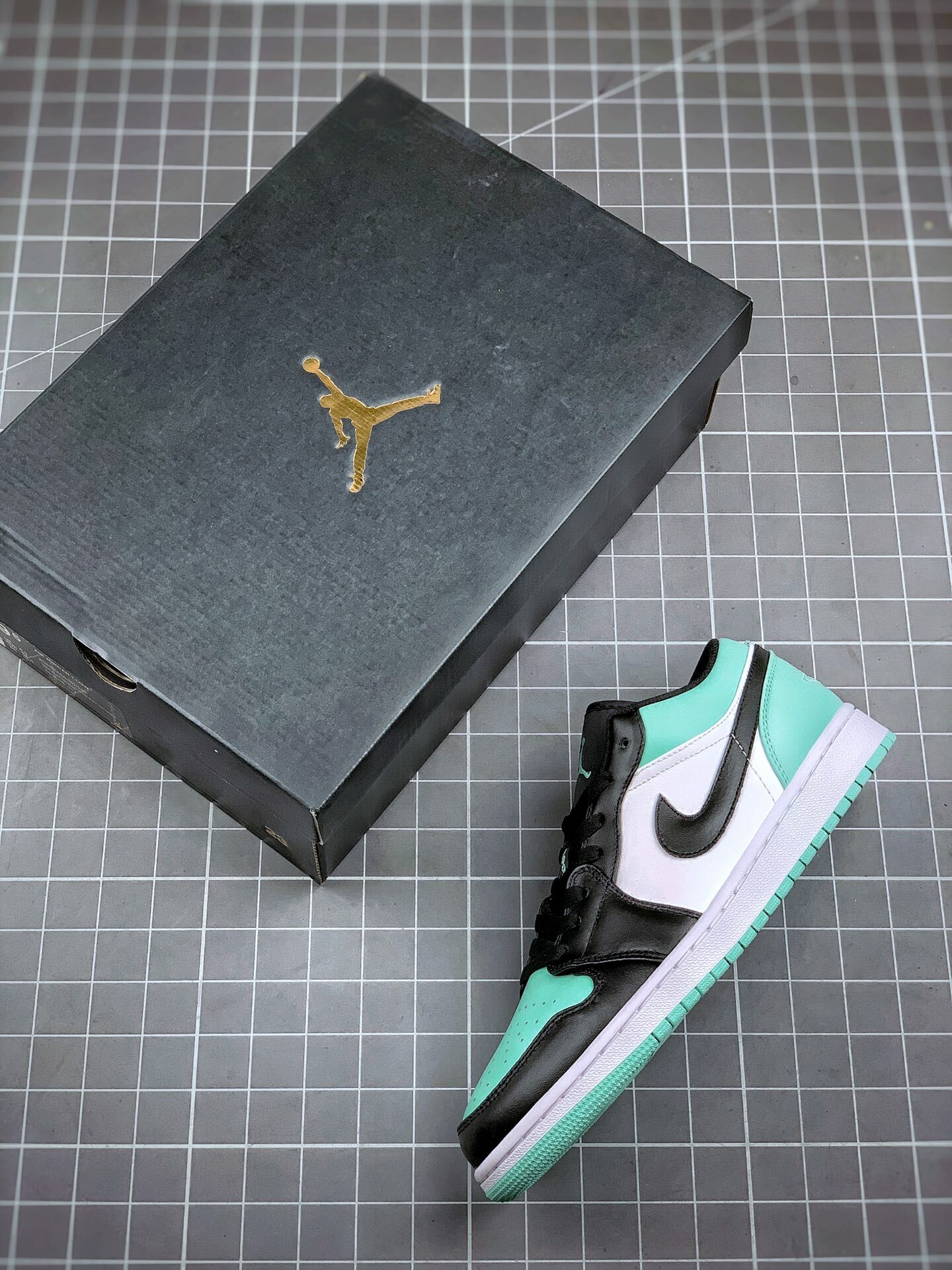 200 AJ1 Low 36-46 Half (25).jpg