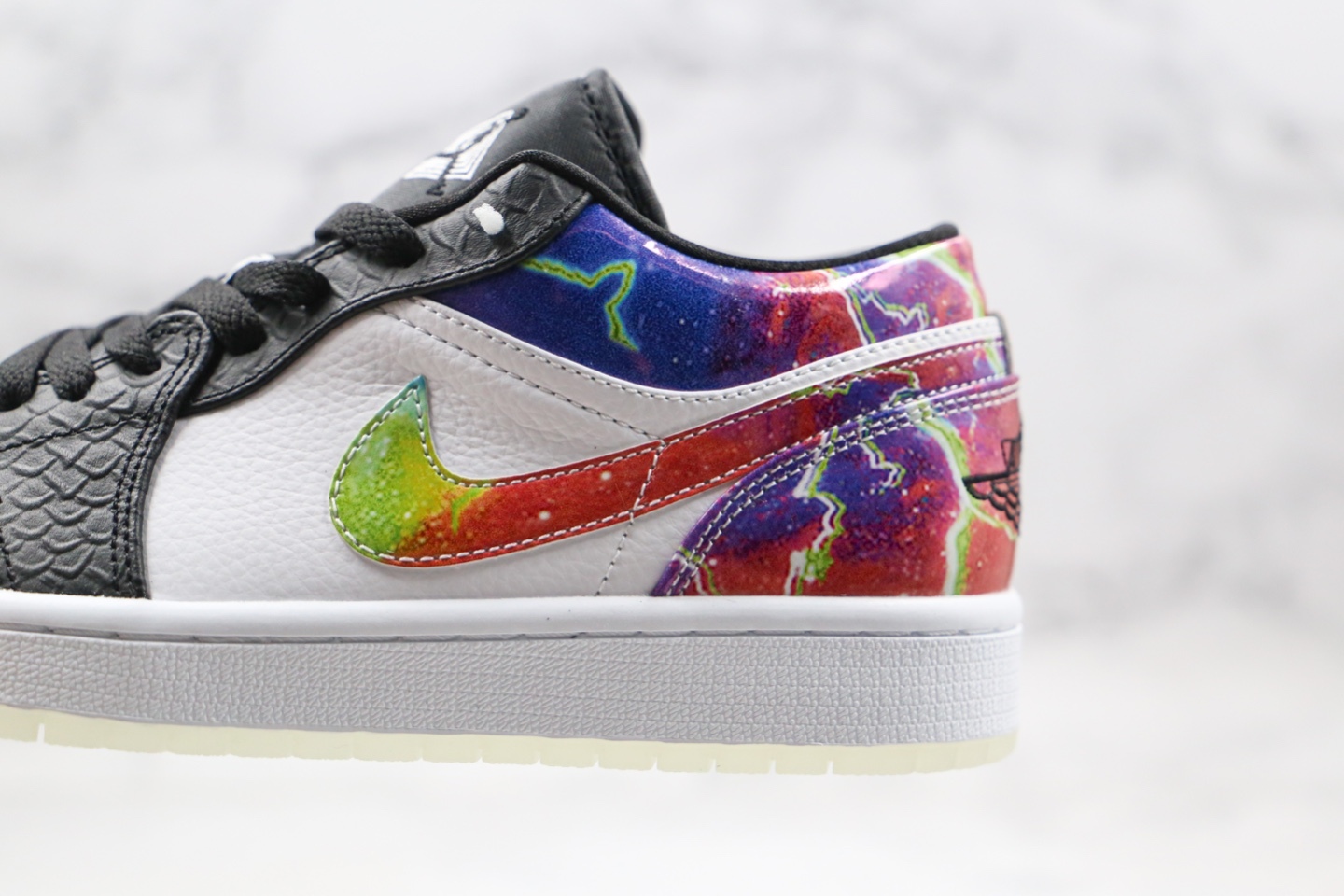 240 AJ1 Mid 40-45 Half no 44.5 (17).jpg