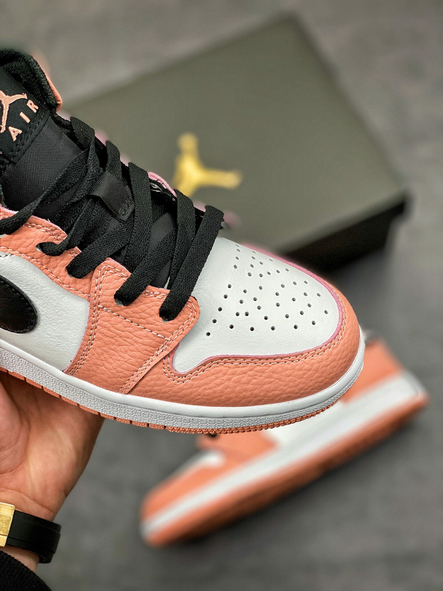 180 AJ1Mid 36-40 no 44.5 (2).jpg