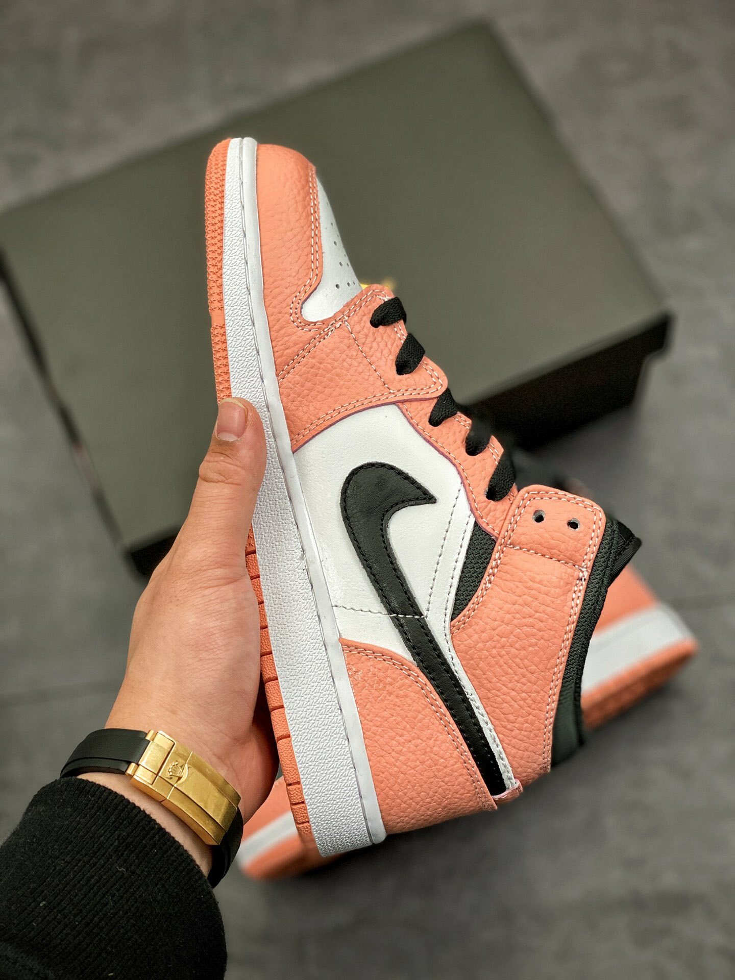 180 AJ1Mid 36-40 no 44.5 (5).jpg