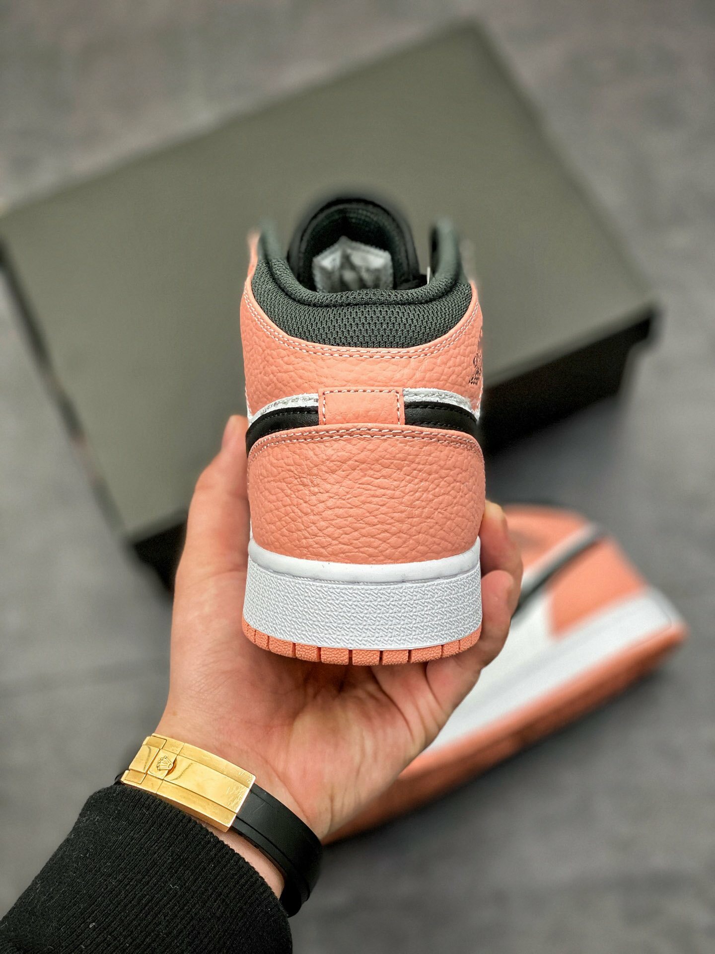 180 AJ1Mid 36-40 no 44.5 (6).jpg