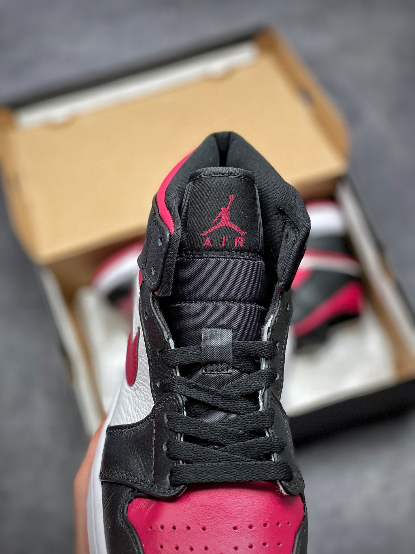180 AJ1Mid 36-45 got 44.5 37 (5).jpg