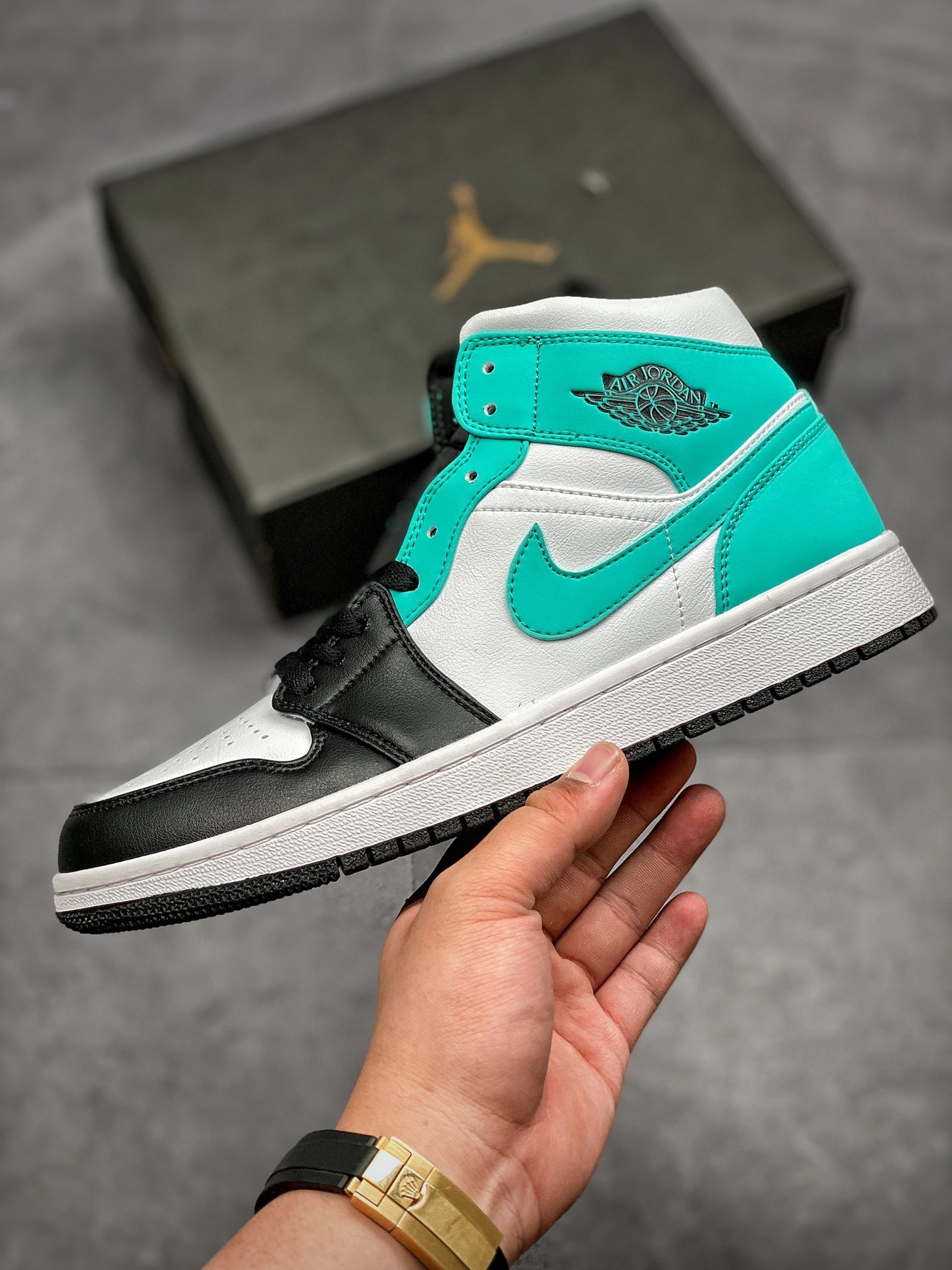 180 AJ1Mid 36-45 no 44.5 (3).jpg