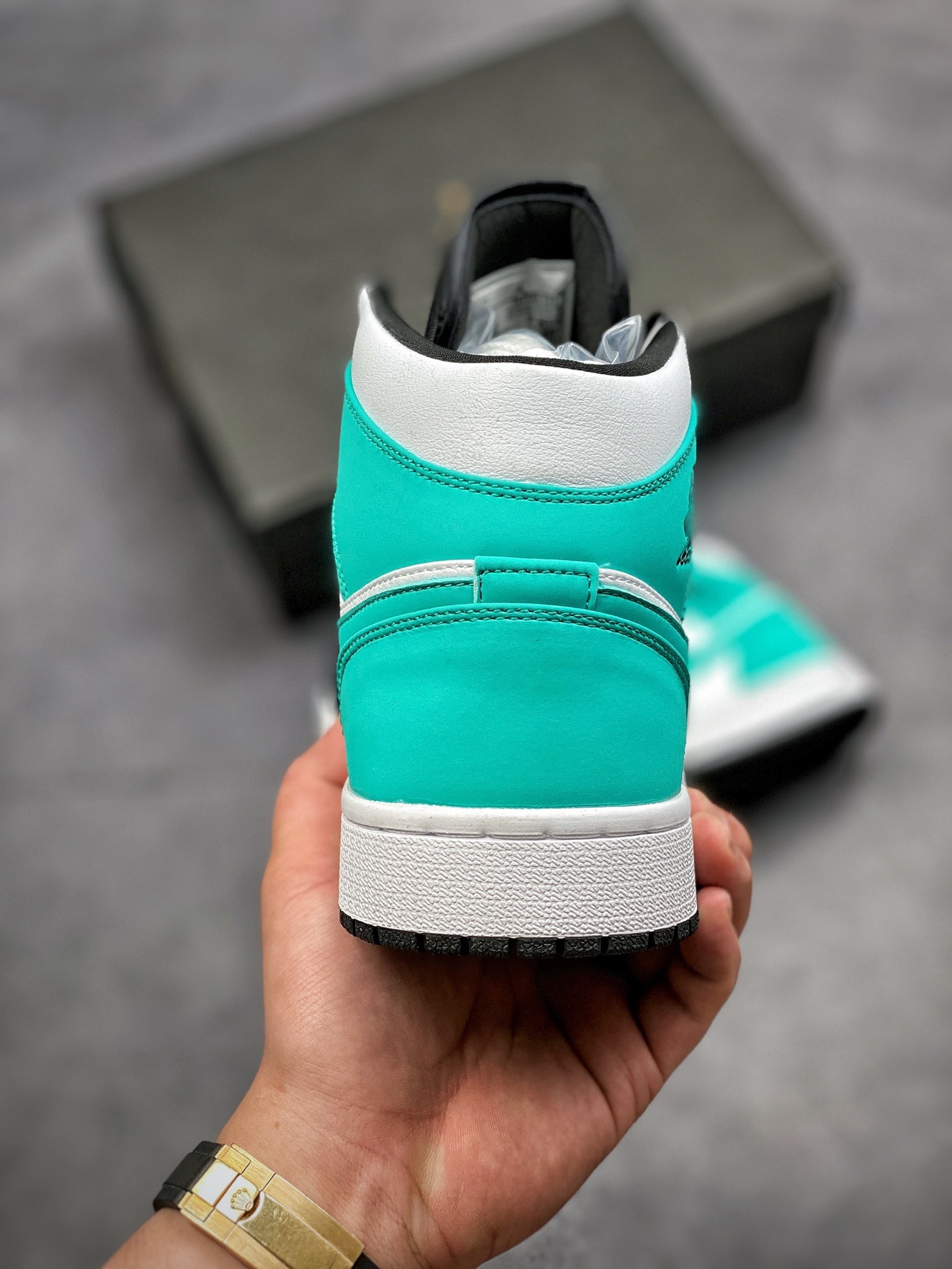 180 AJ1Mid 36-45 no 44.5 (4).jpg
