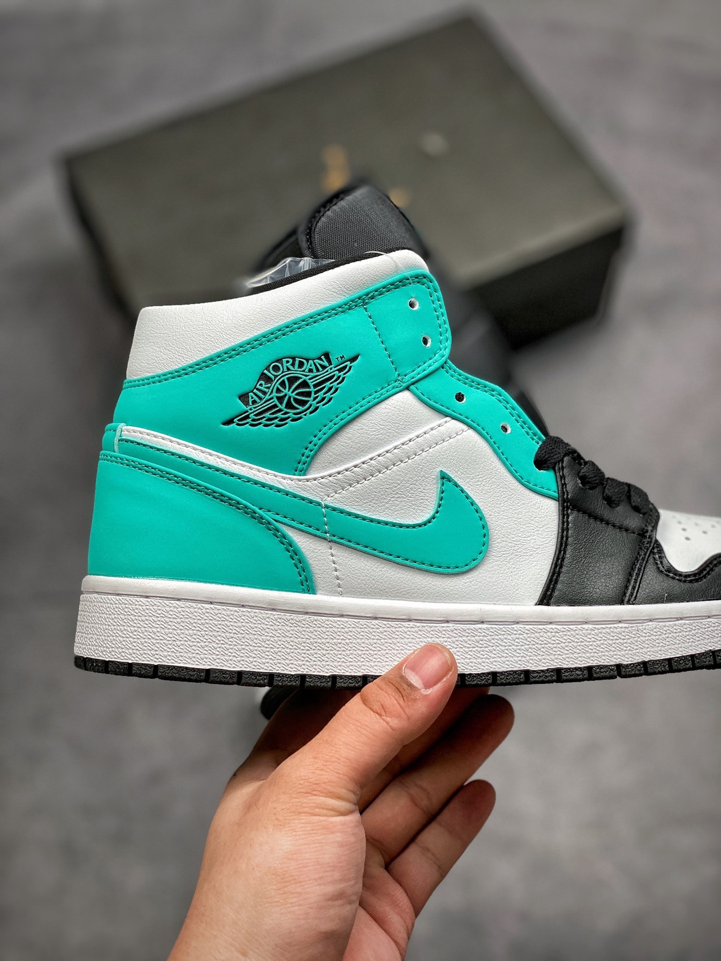 180 AJ1Mid 36-45 no 44.5 (5).jpg