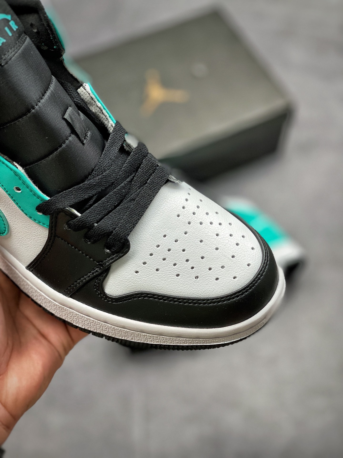 180 AJ1Mid 36-45 no 44.5 (8).jpg