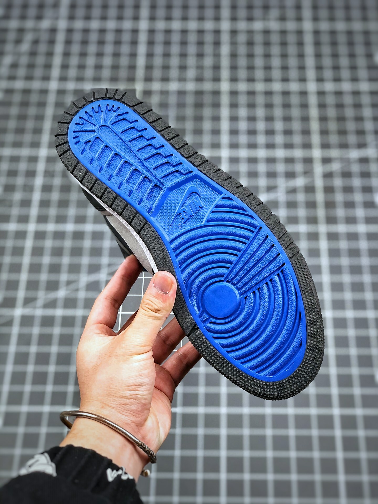 180 AJ1 36-45 Half (8).jpg
