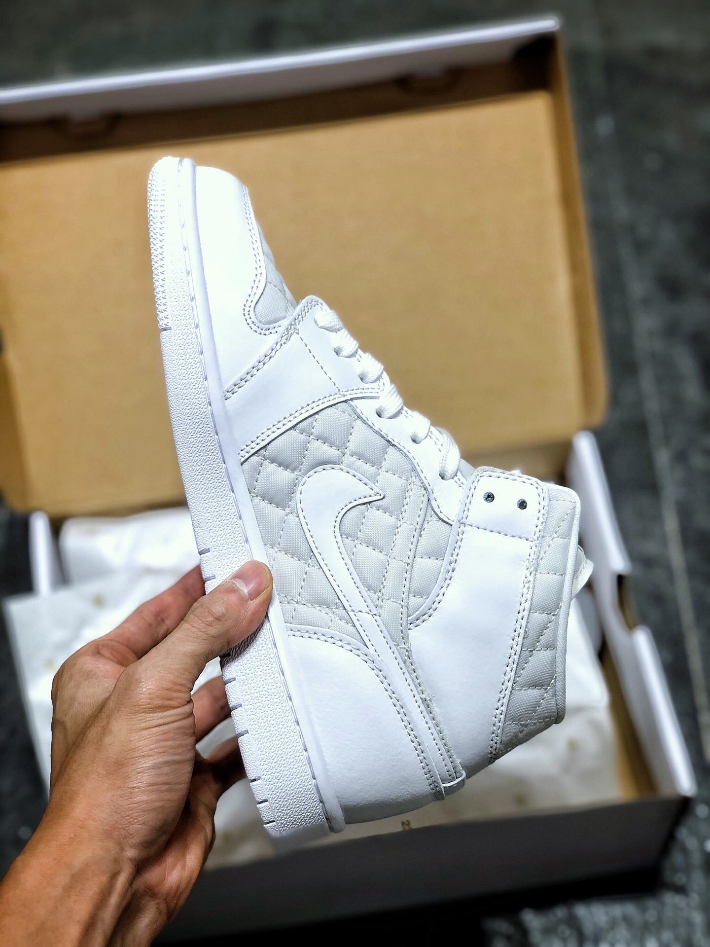 240 AJ1Mid Quilted White 36-45 no 44.5 (2).jpg