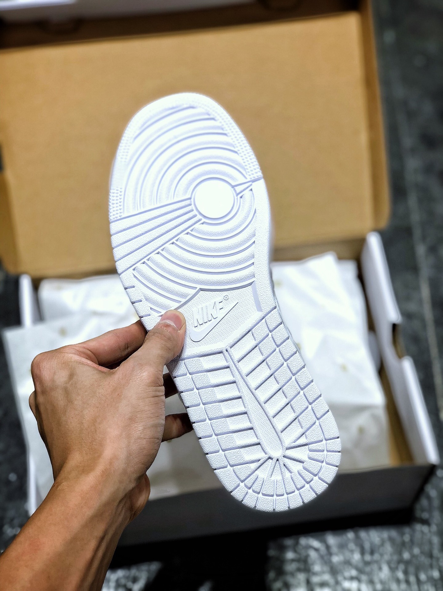 240 AJ1Mid Quilted White 36-45 no 44.5.jpg