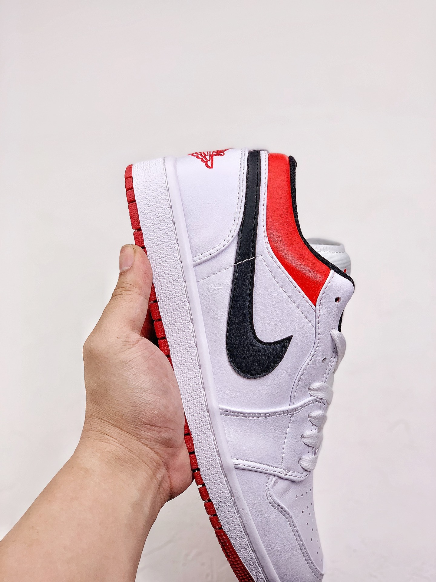 140 AJ1low 36-46 (4).jpg