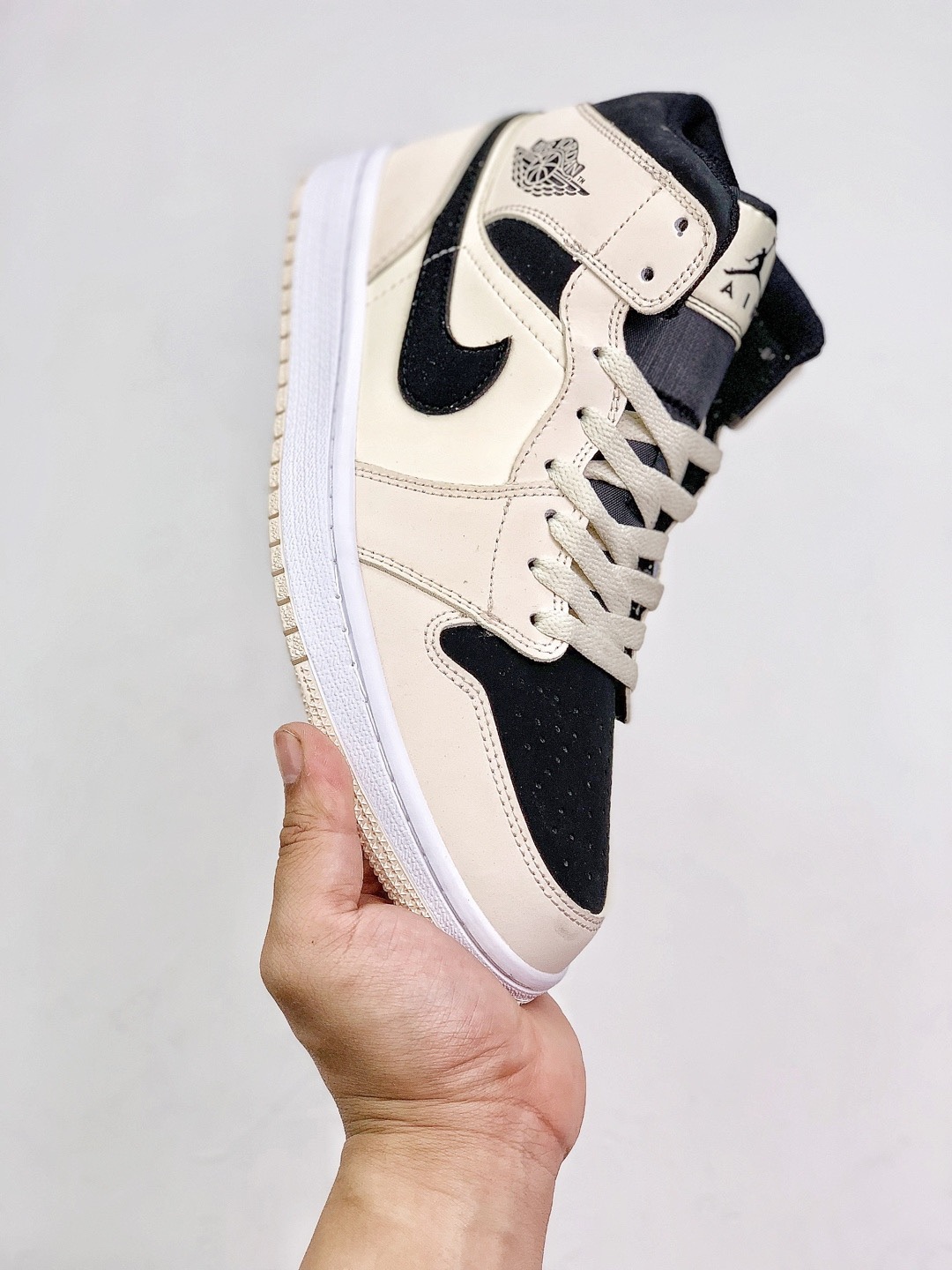 160 AJ1 Mid 36-45 (72).jpg