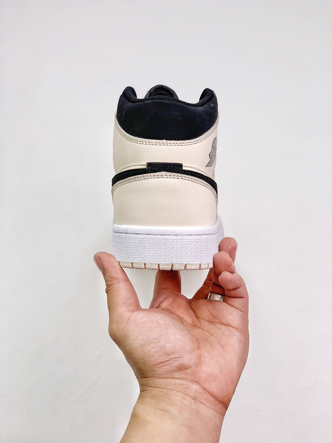 160 AJ1 Mid 36-45 (74).jpg