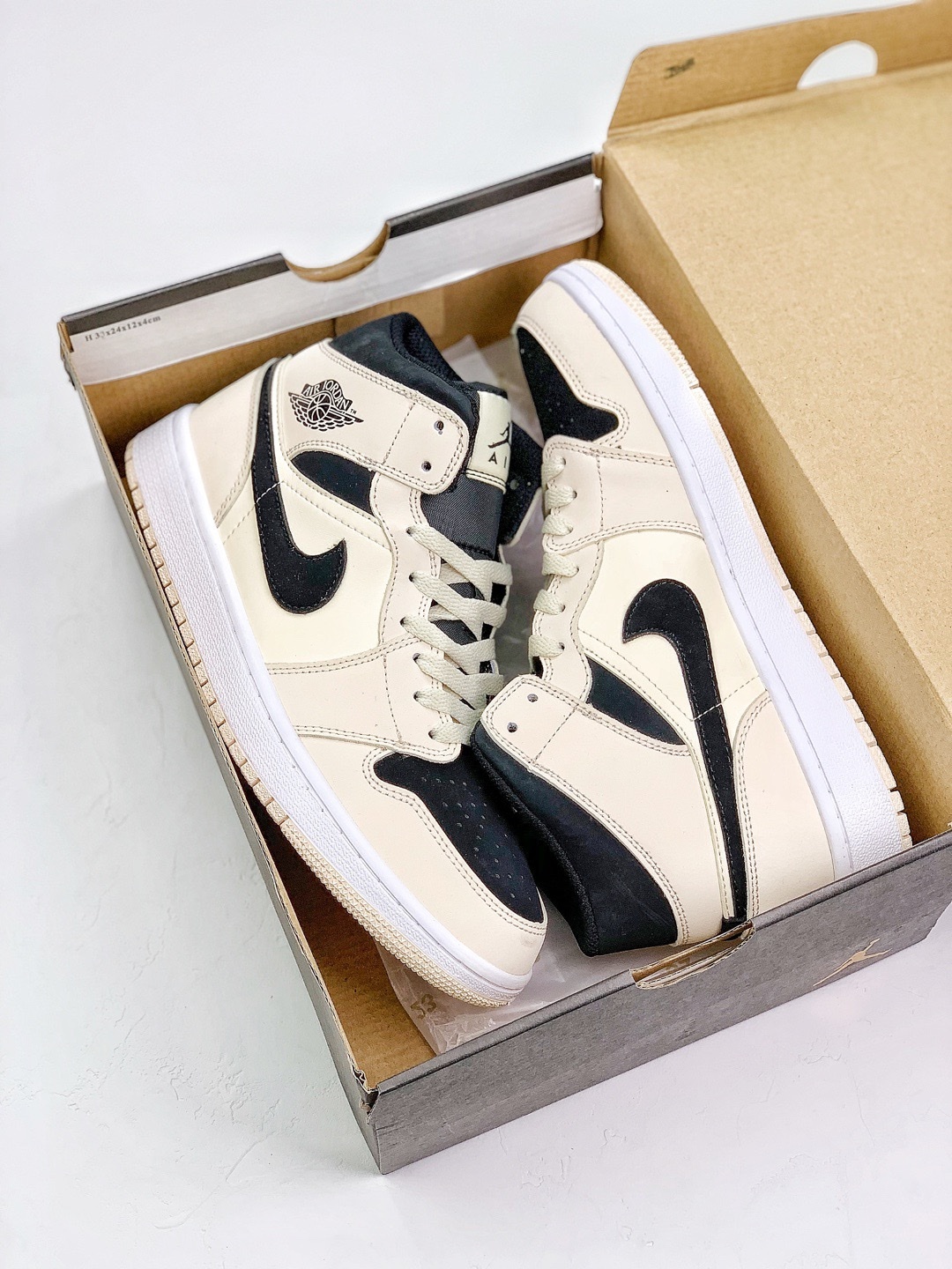 160 AJ1 Mid 36-45 (76).jpg