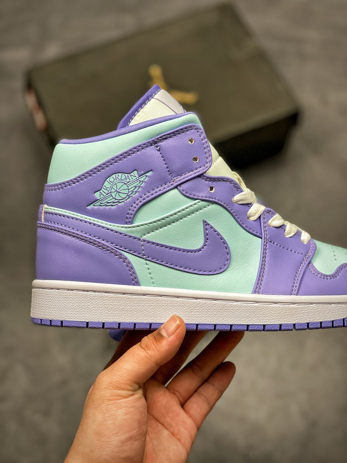 180 AJ1Mid Incredible Hulk 36-45 no 44.5 (8).jpg