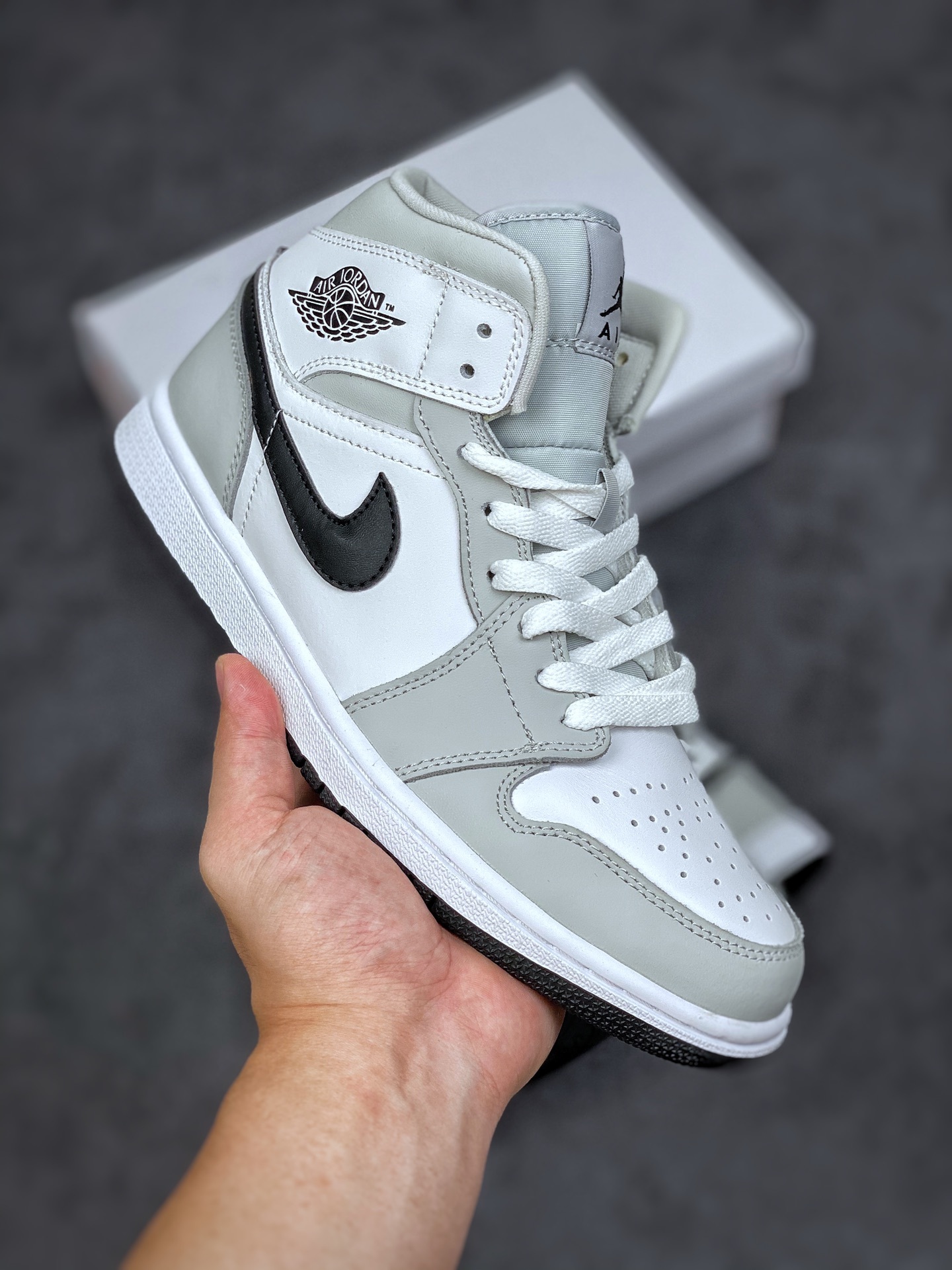 180 AJ1 Mid 36-46 half BQ6472-015 (8).jpg