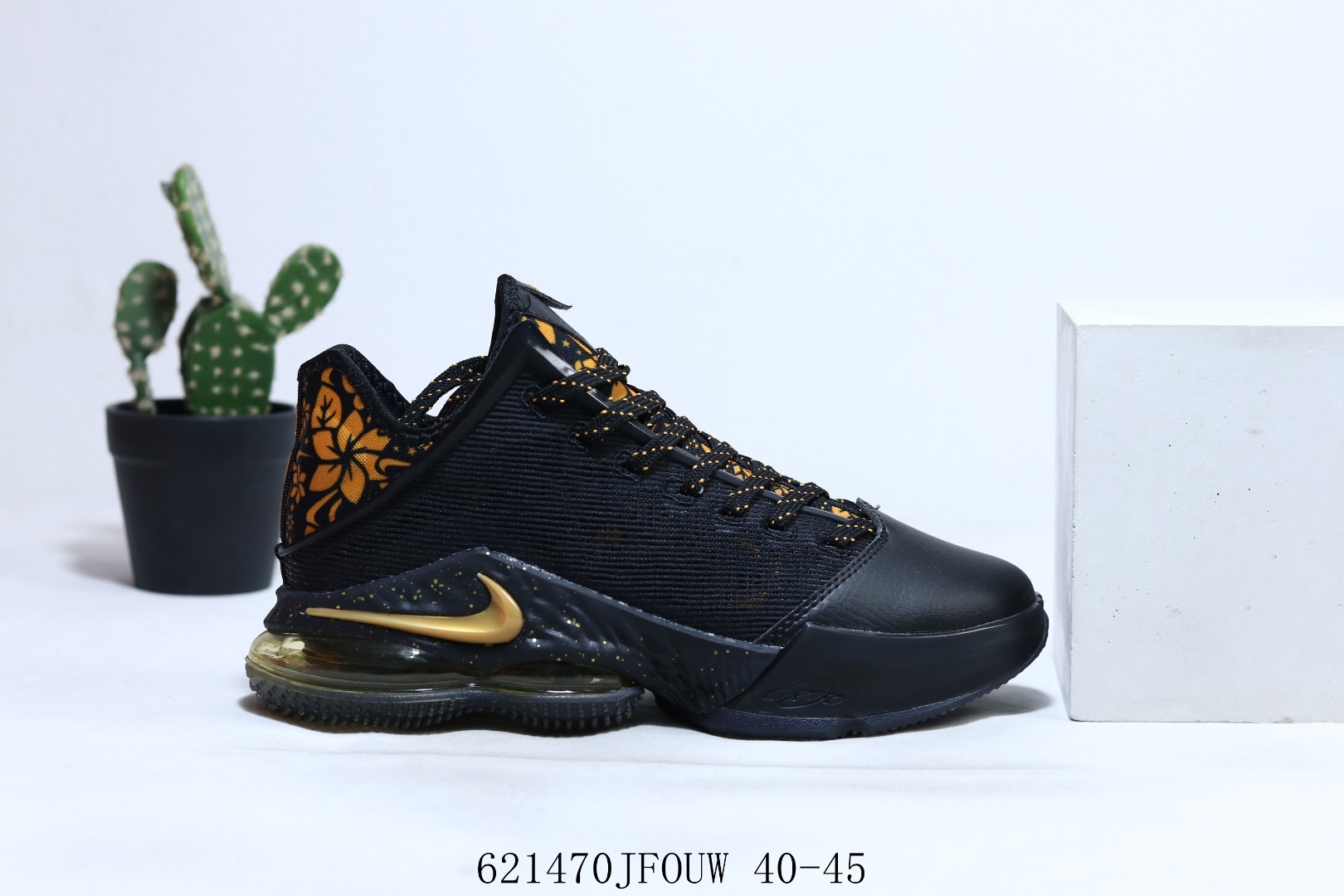 220 Lebron 19 Low 40-46 half (60).jpg