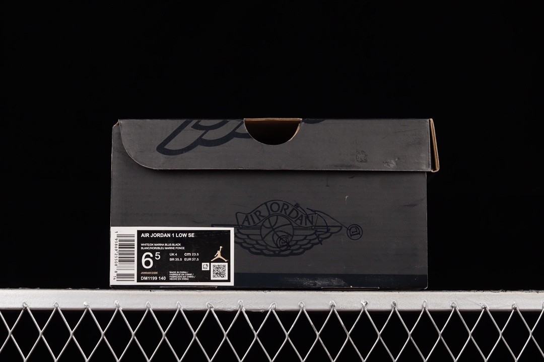 180 AJ1 Low 40-46 half (5)