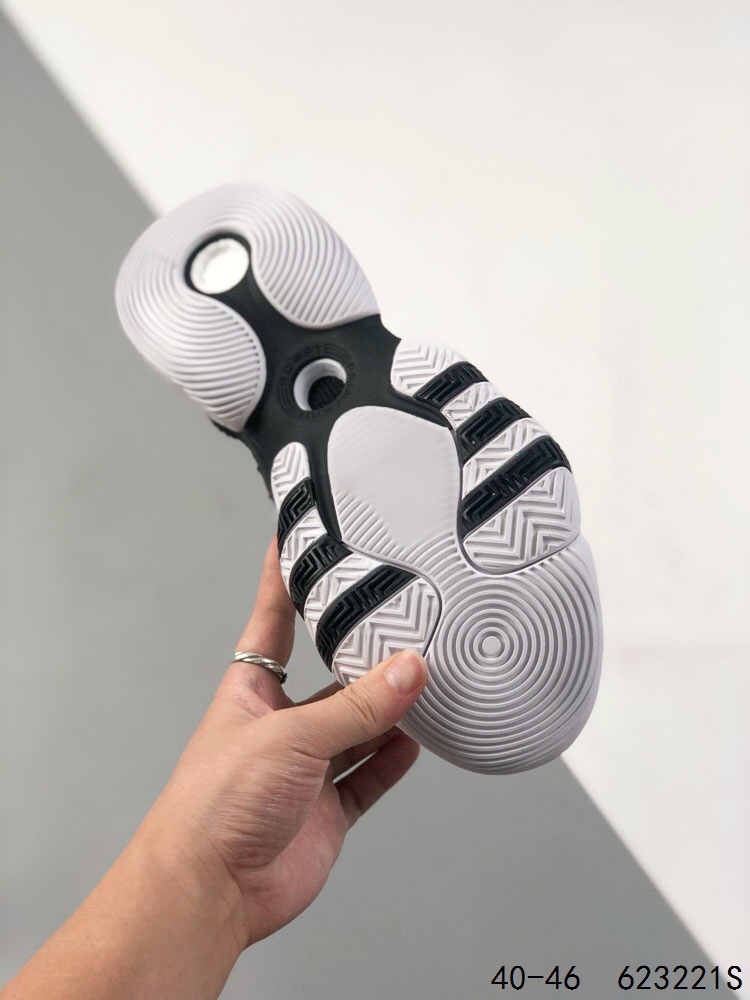 150 Trae Young 2 40-46 Half  (25)