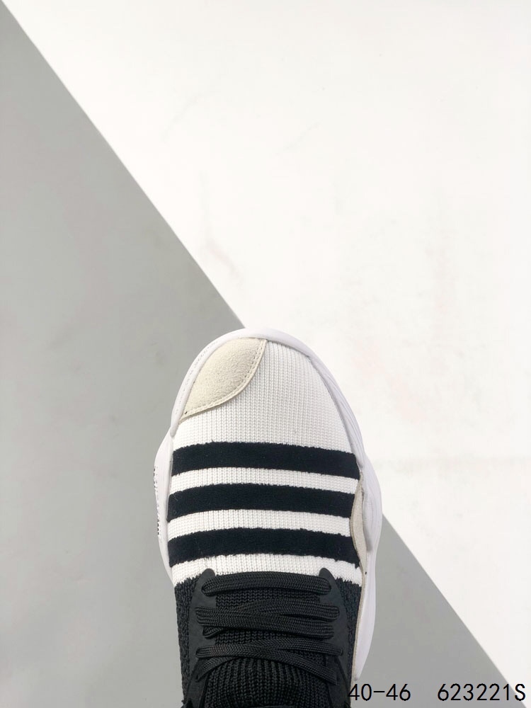 150 Trae Young 2 40-46 Half  (23)