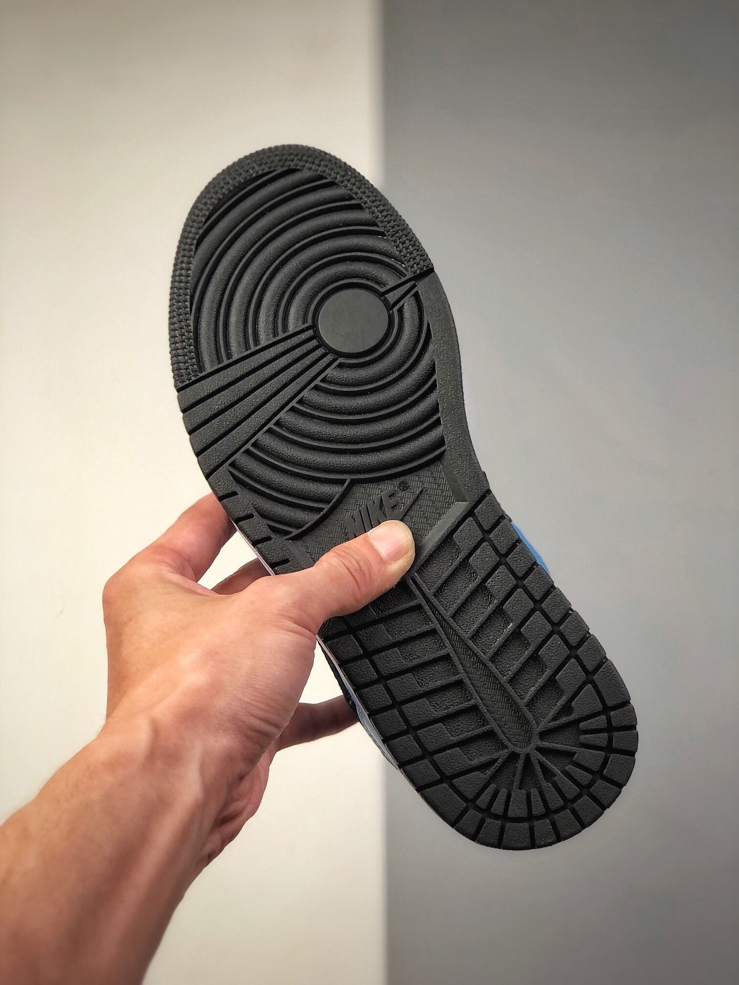 140 AJ1 Low 36-47.5 (8)
