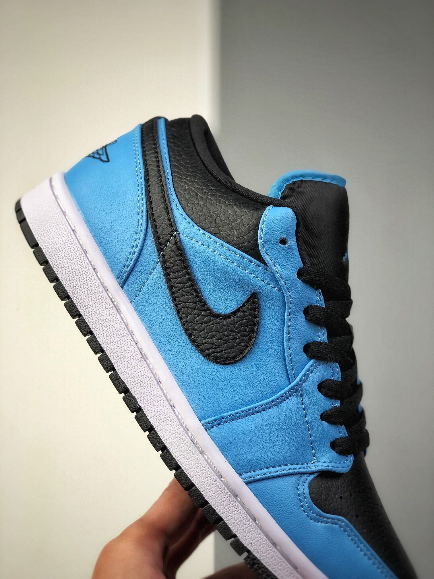 140 AJ1 Low 36-47.5 (7)