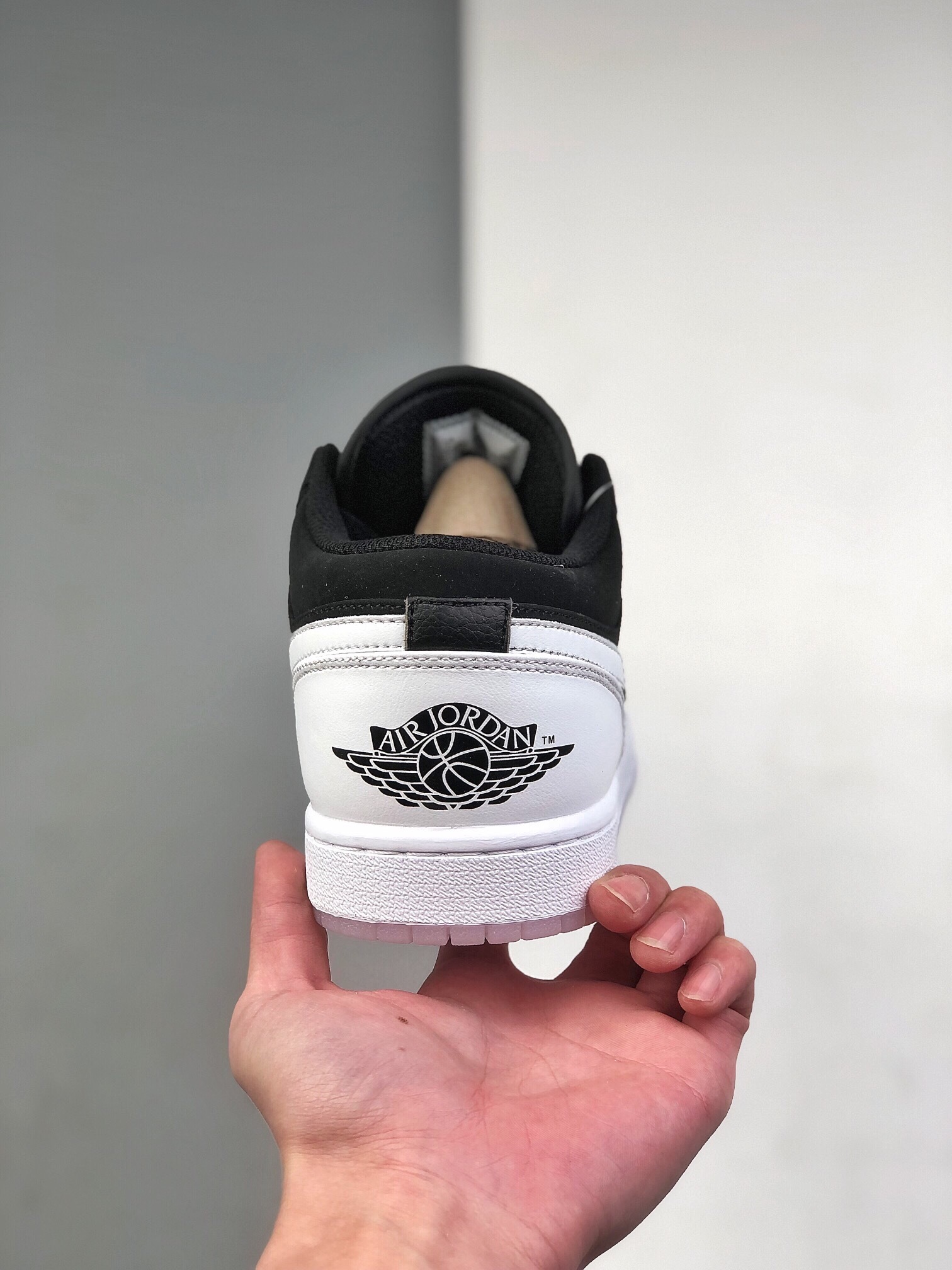 130 AJ1 Low 36-46 half (15)