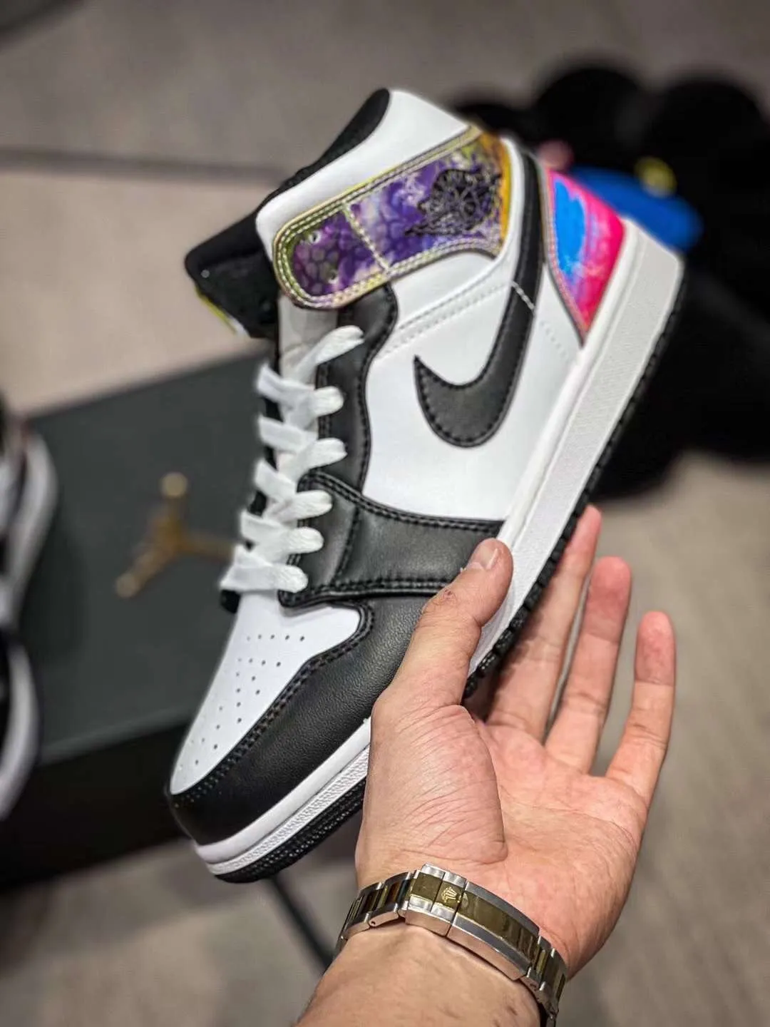 220 AJ1 Mid 36-45 (3)