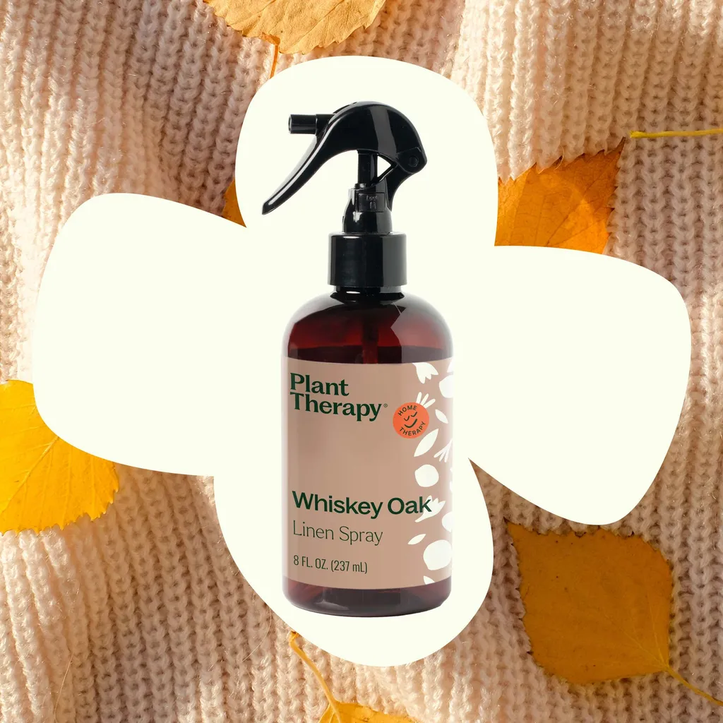 Whiskey_Oak_Linen_Spray-04