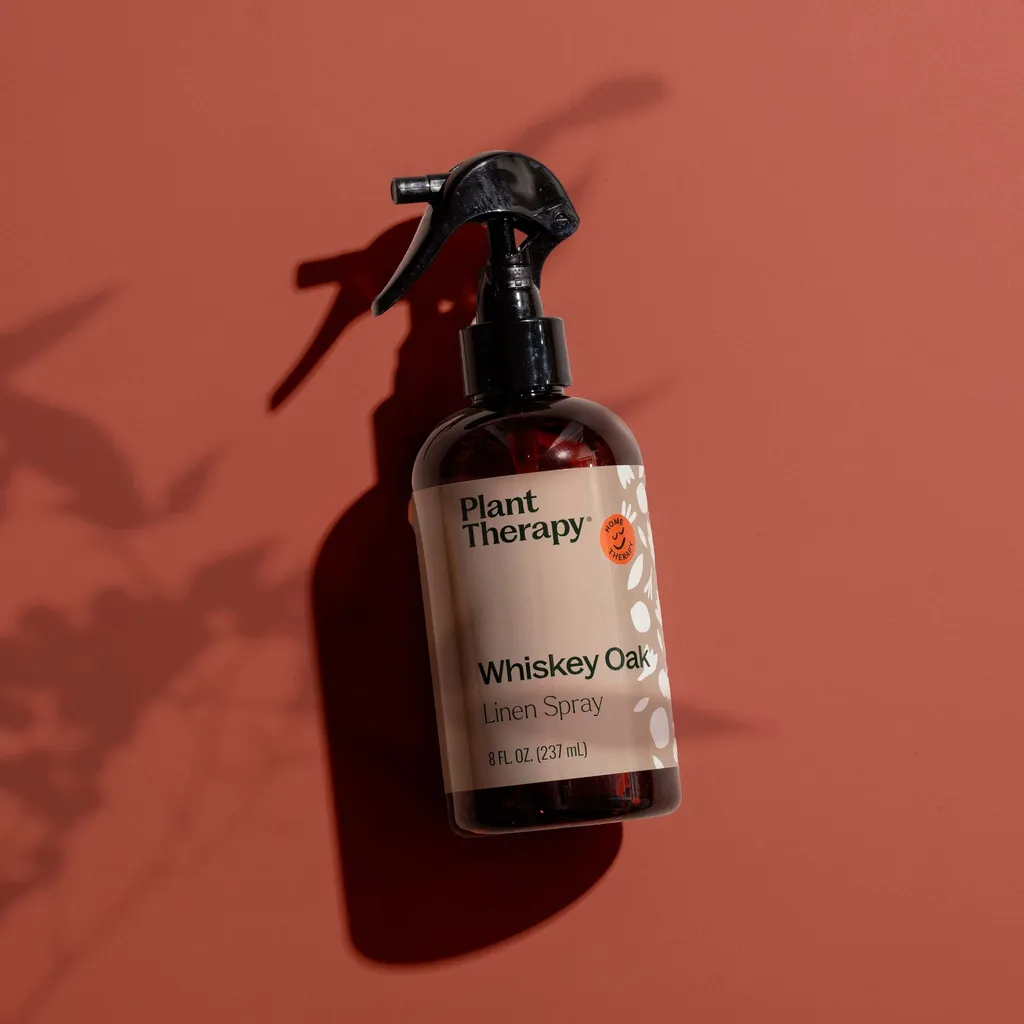 Whiskey_Oak_Linen_Spray-12