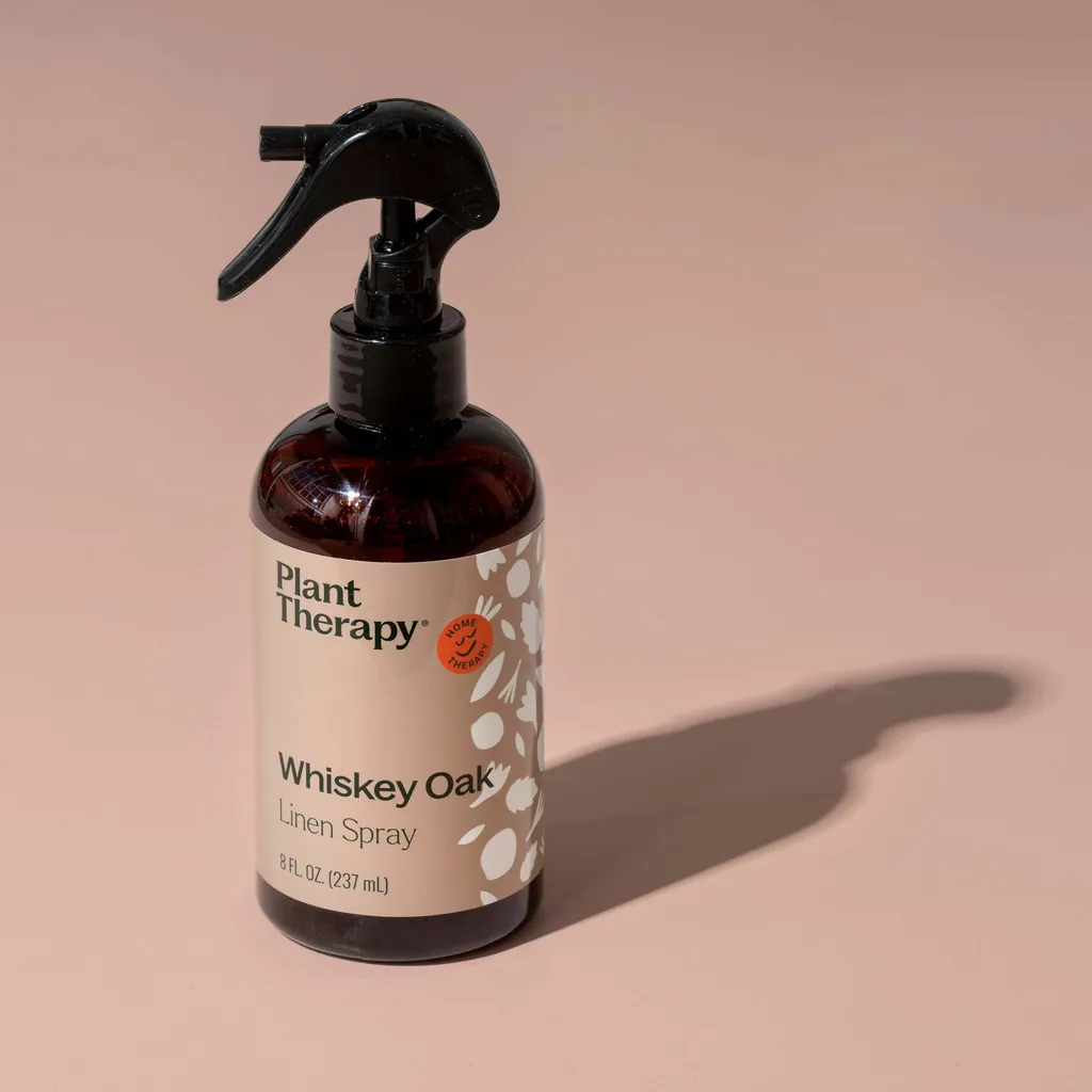 Whiskey_Oak_Linen_Spray-07