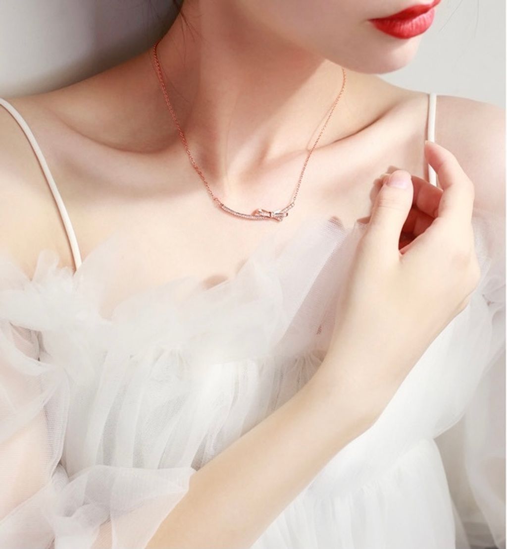 925 Sterling Silver Bow Necklace