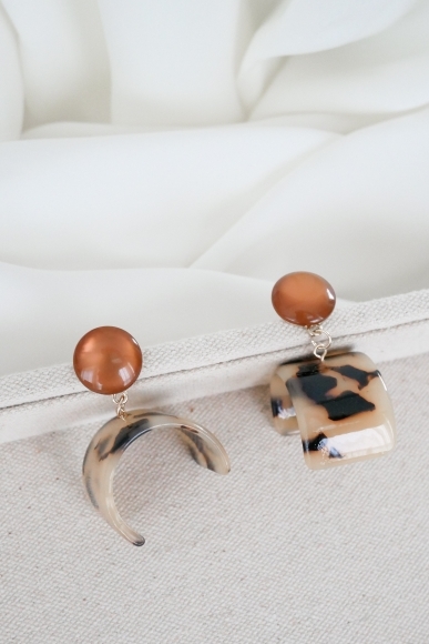 dakota-resin-drop-earrings