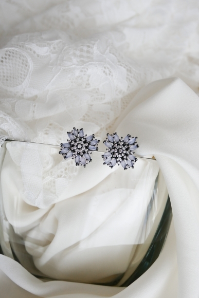 graceful-studs