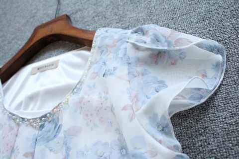 CD6ECB89-FCFC-4AF5-BDA4-02E5D3D05FFB