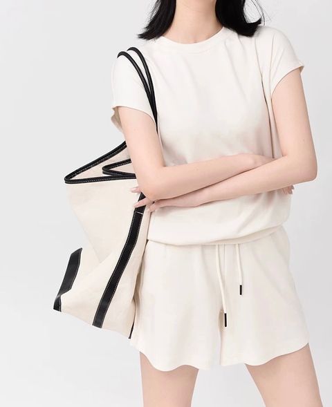 E12A42C3-5C00-4D1B-B4EB-86BE10222E14