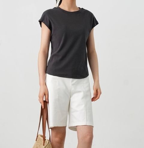 DCDBF319-FD05-4390-B950-556E2AB68624