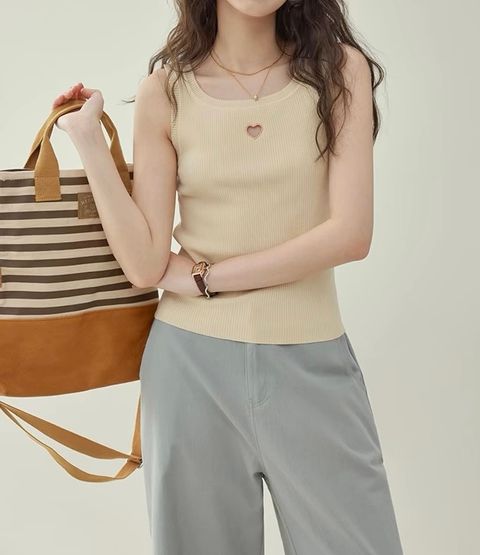 22F0288B-4A20-4940-9C8E-B3E7DA3B80C3