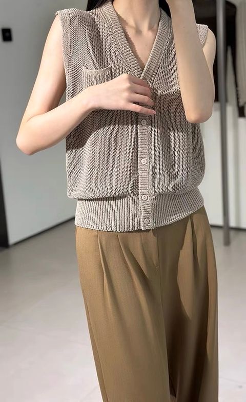 B5DC1A4D-6BEF-4E1C-8C56-CA0E0CF981F2