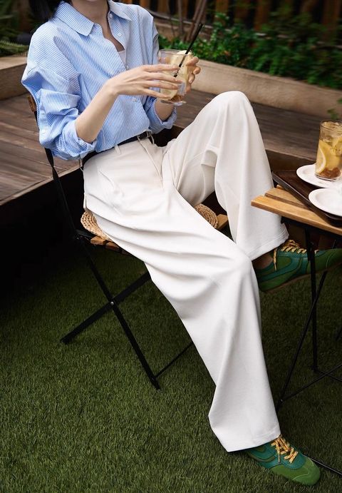 C8EA2C20-A939-4CFA-8D6F-35D9A8B3D527