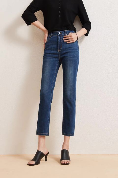 56C6DE81-C21A-4101-AAD3-8134C78E3AFF