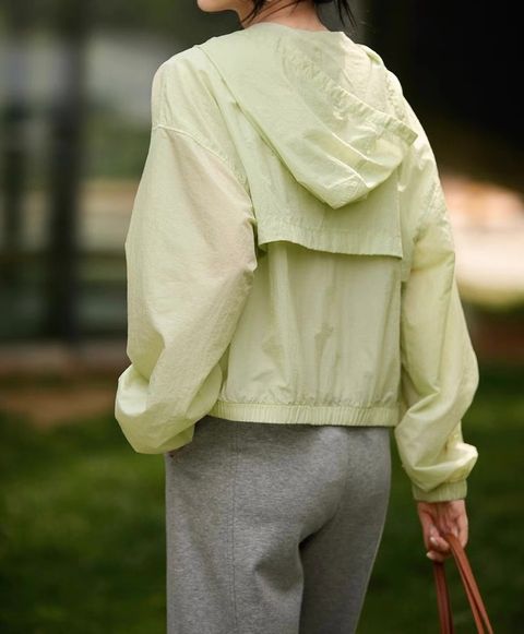 54E88717-C62F-462B-9A9A-52577A466B51