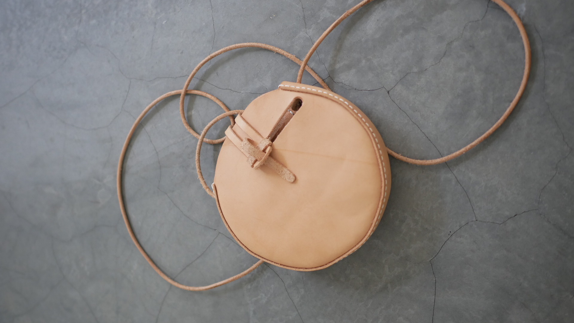 leather round shoulder bag small-05.JPG