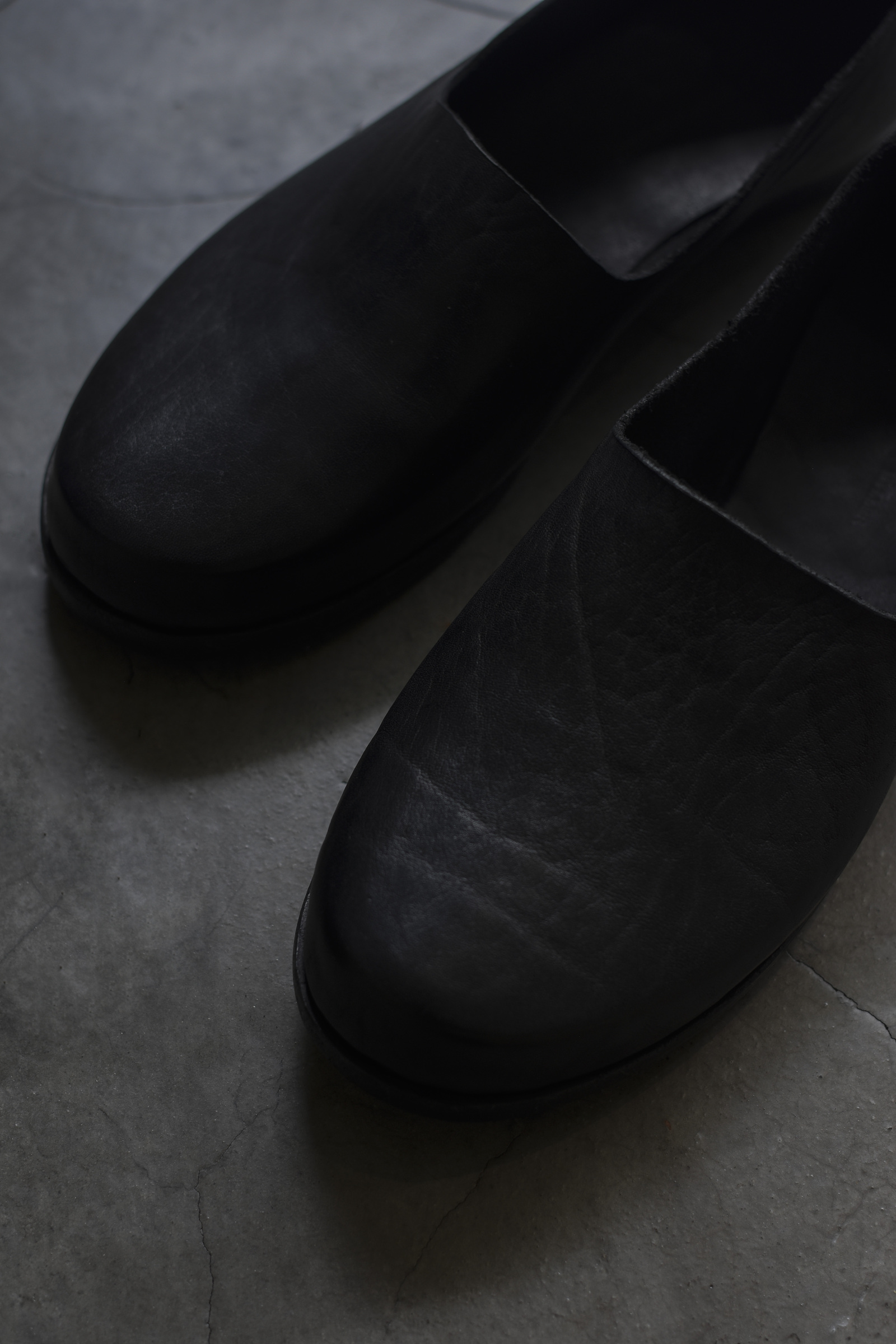 slip-on black 02.jpg