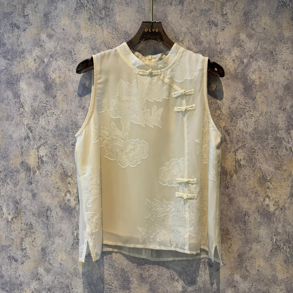 WhatsApp Image 32025-12-05 at 18.48.04