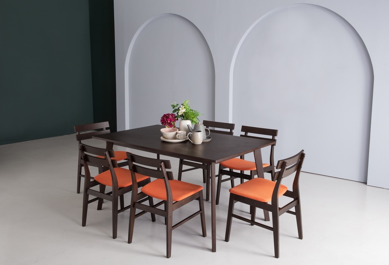 AIMIZON Bagastas dining chair in Dark Chestnut colour frame, Carrot colour Delaine fabric