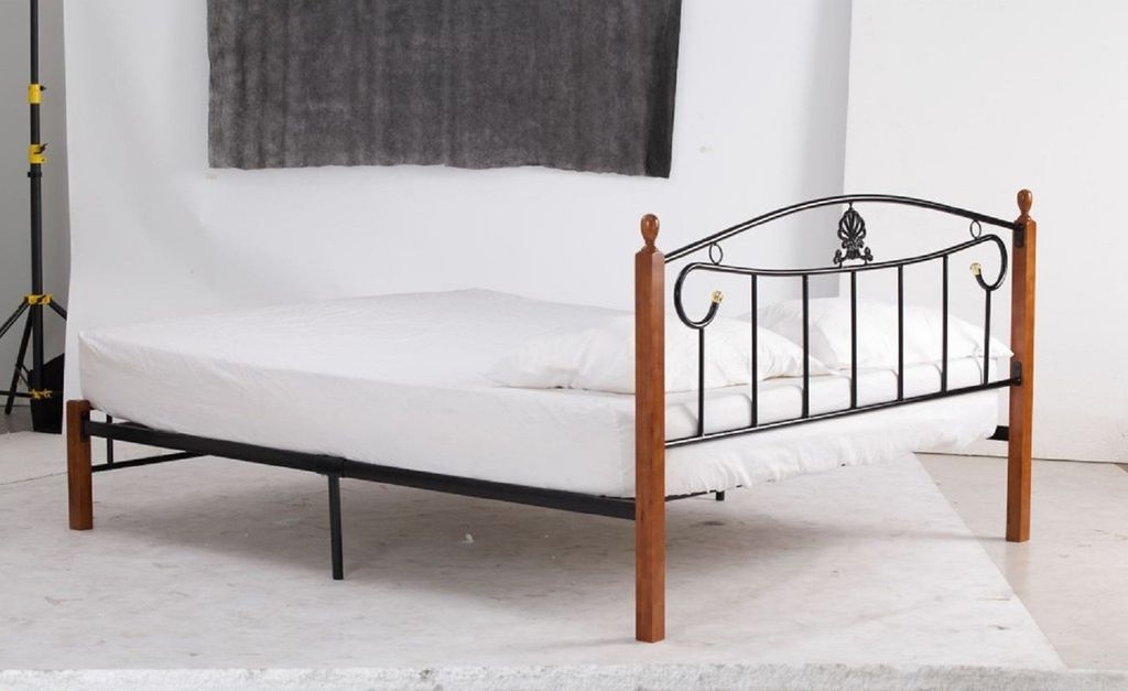 AIMIZON Eirrock queen bed with Dirty Oak colour leg, Black colour frame