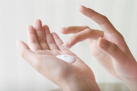 woman-applying-hand-lotion_mghru6.jpeg