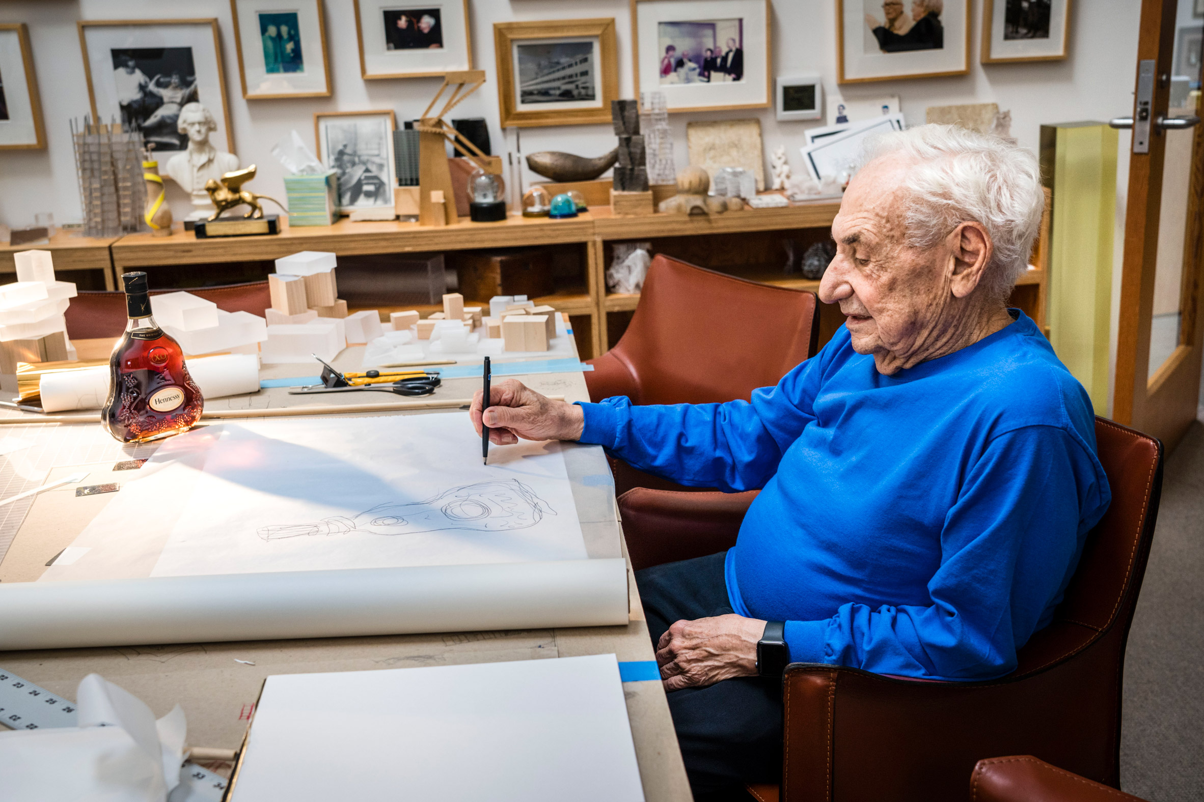 hennessy-xo-150-anniversary-frank-gehry_dezeen_2364_col_0.jpg hennessy-xo-150-anniversary-frank-gehry_dezeen_2364_col_0.jpg